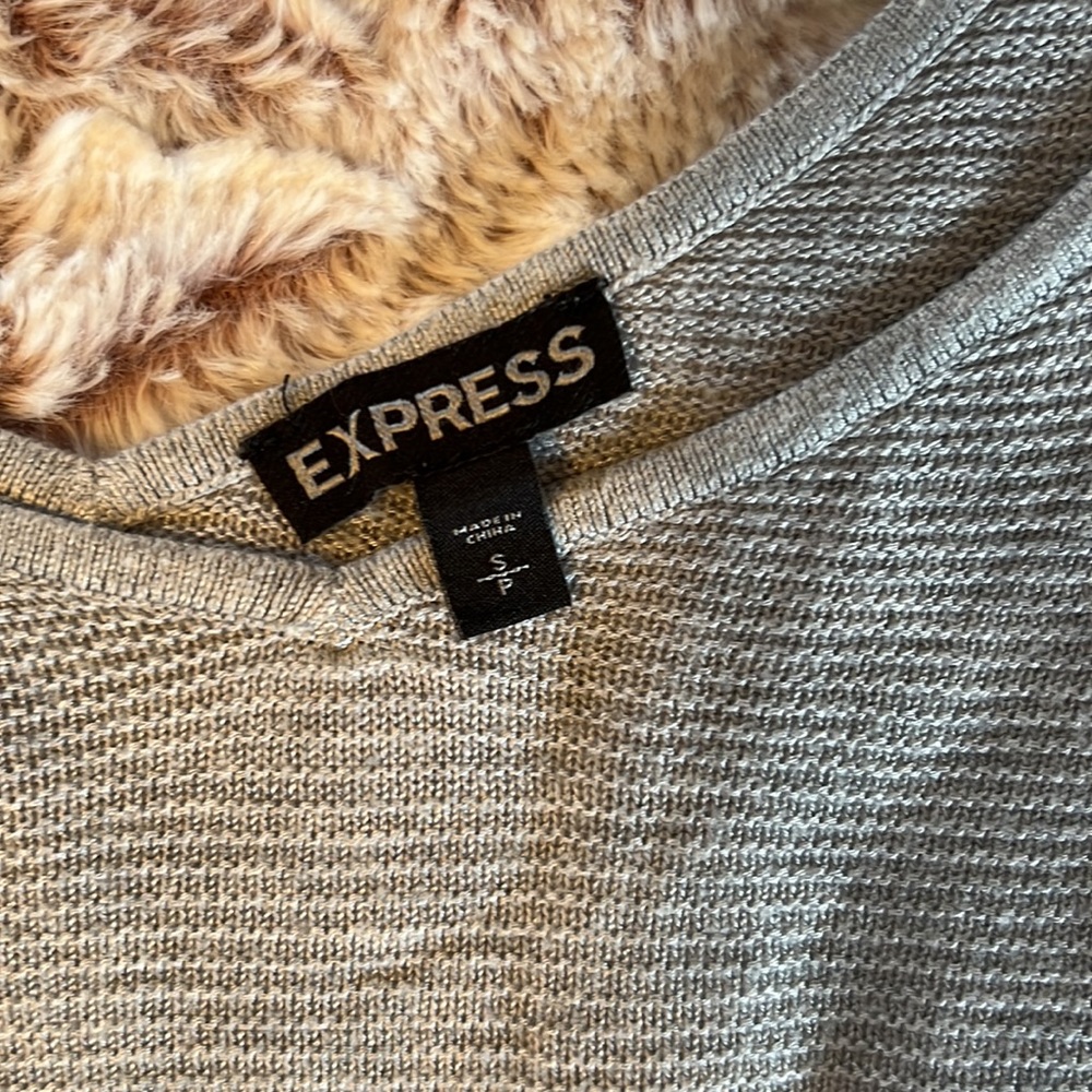 Express Sweater - Picture 3 of 3